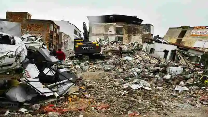 ভূমিকম্প কী এবং কেন ঘটে তা বোঝাতে ভূমিকম্পের উৎপত্তি ও প্রভাবের তথ্যচিত্র