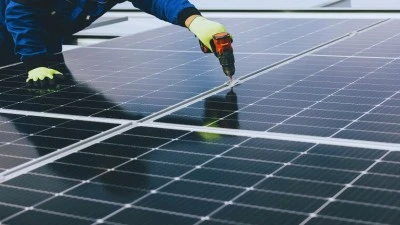 সৌর বিদ্যুৎ কিভাবে কাজ করে তা দেখানো সোলার প্যানেলের ছবি