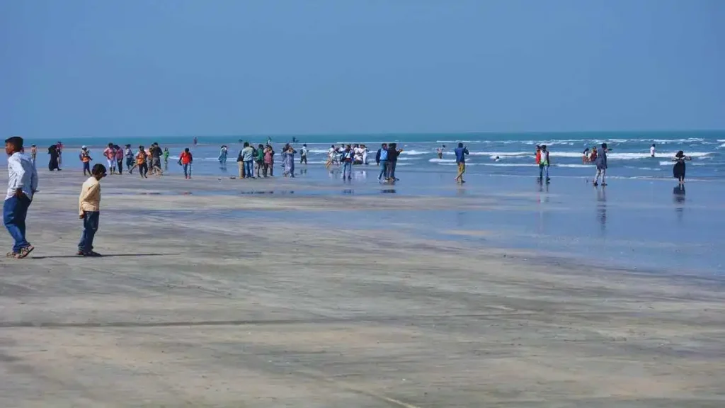সেন্টমার্টিন ভ্রমণ – নীল সমুদ্র, প্রবাল দ্বীপ ও সুন্দর সৈকতের দৃশ্য